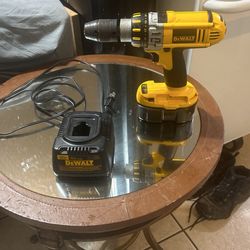 Dewalt 18v Hammer drill Battery And Charger