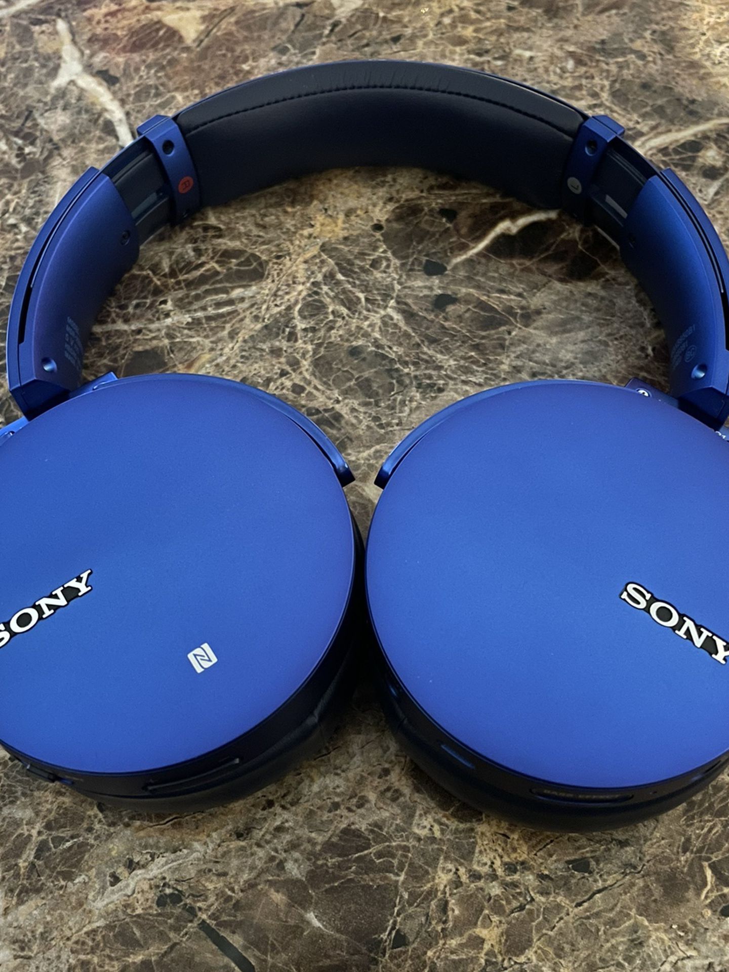 Sony Headphones (Model: MDR-XB950B1)