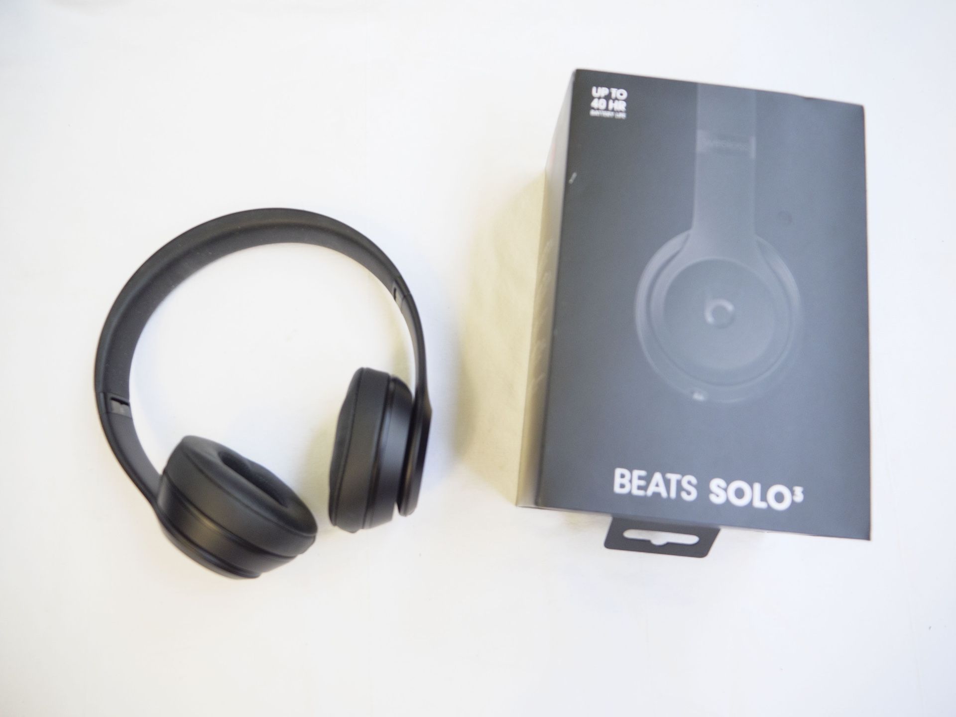 Beats Solo 3 Wireless headphones Excellent Shape