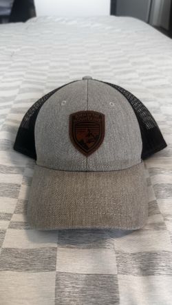 Stylish “Born in the Mountains” Snapback – Grey/Black Mesh Hat