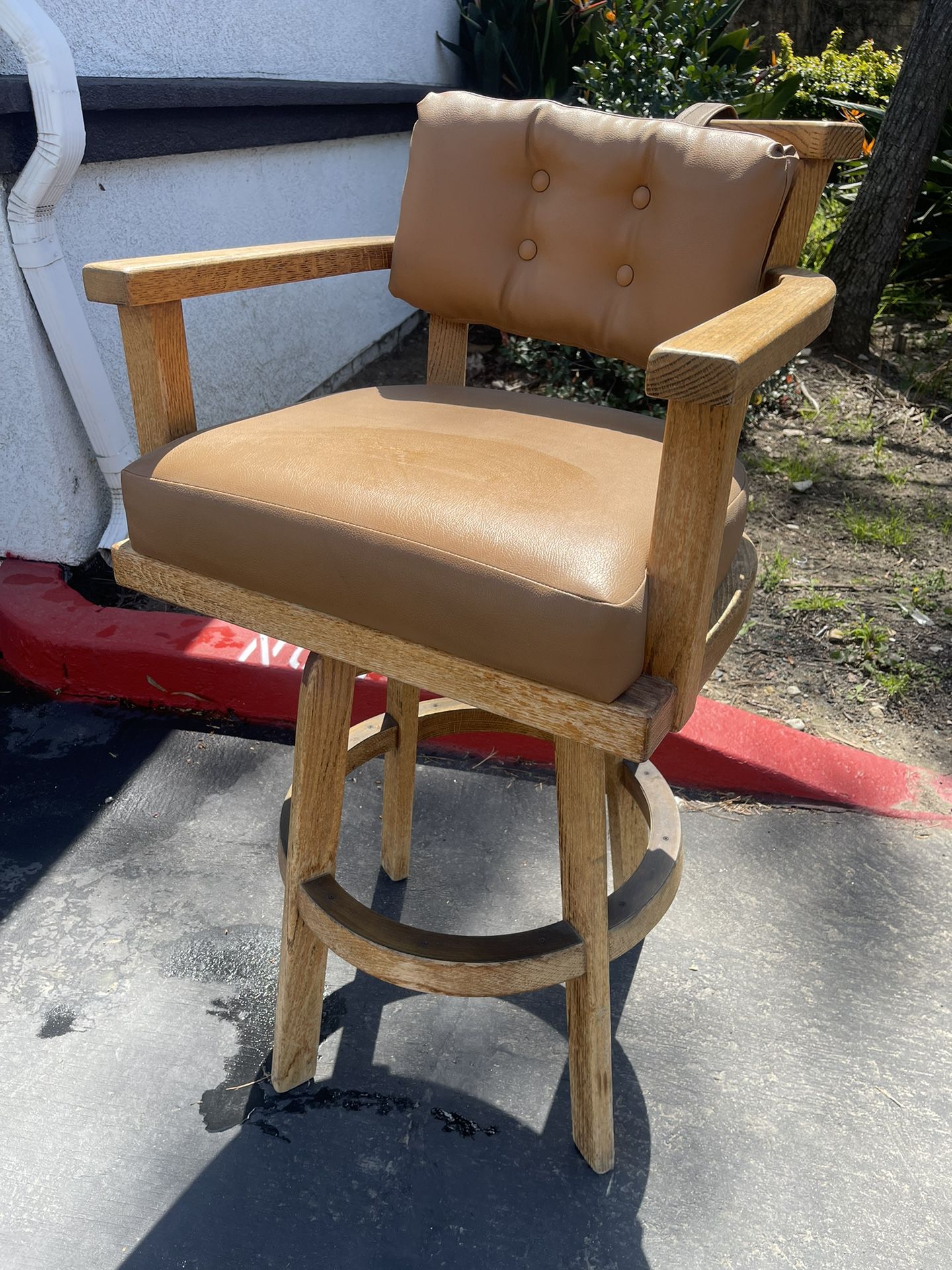 Wooden Swiveling Bar Stool With Arm Rest !