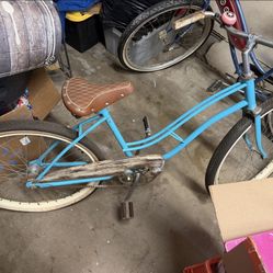 Vintage Rustic Ladies beach cruiser bike
