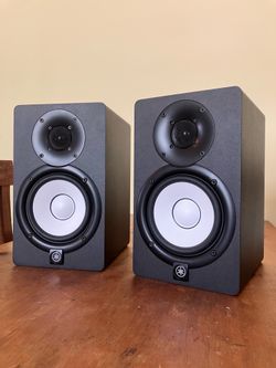 Yamaha HS5 Powered Studio Monitors Pair