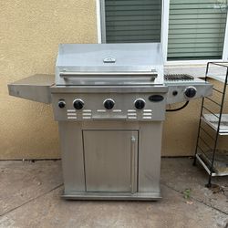 Sonoma 30" Platinum Edition gas grill. BBQ