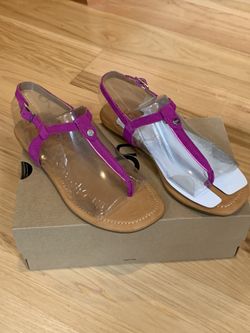 UGG Women’s Sandal, Size 6