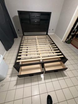 Bedroom set. (Wood)