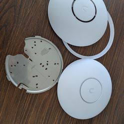 Ubiquiti UniFi U7 Pro Access Point w/ Paintable Cover - Like New