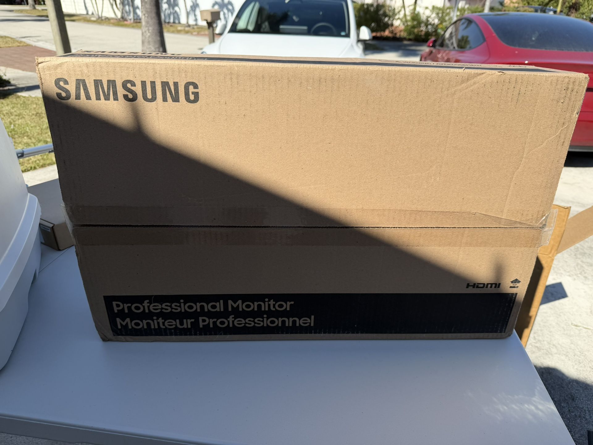 NEW 27in Samsung Monitor