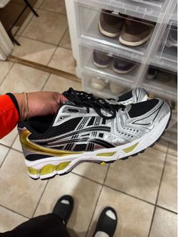 ASICS Kayano Sz 11 black/silver/yellow