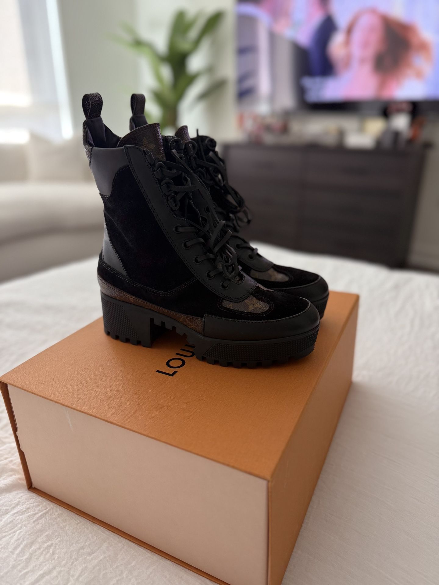 Louis Vuitton Women's Laureate Platform Desert Boots