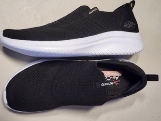 BRAND NEW SKECHERS 