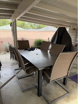 Outdoor table and 6 chairs