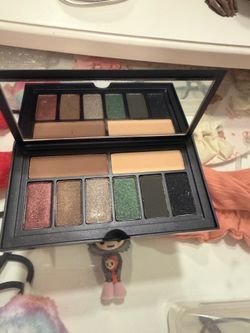 Smashbox Cover Shot Eye Palette in a Smoky color scheme.