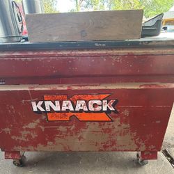 Knack Tool Box With Wheels 