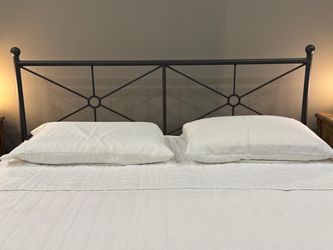 Queen bed with Matress