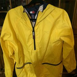 Tommy Hilfiger Pull Over Windbreaker.