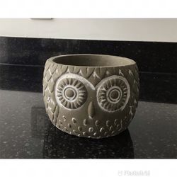 grey ceramic planter pot with drainage hole - Owl figure - brand new