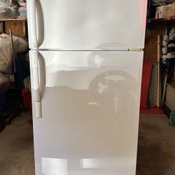 Free fridge 