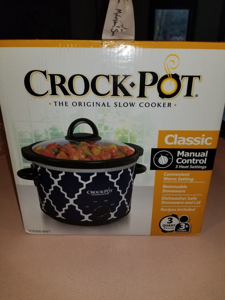 NEW IN BOX CROCK POT SCR300-BWT RECIPE BOOK INCLUDED 3 QUART BLUE AND WHITE. PICK UP MIDDLEBORO ONLY FINAL SALE