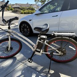 Motiv Electric Beach Cruiser