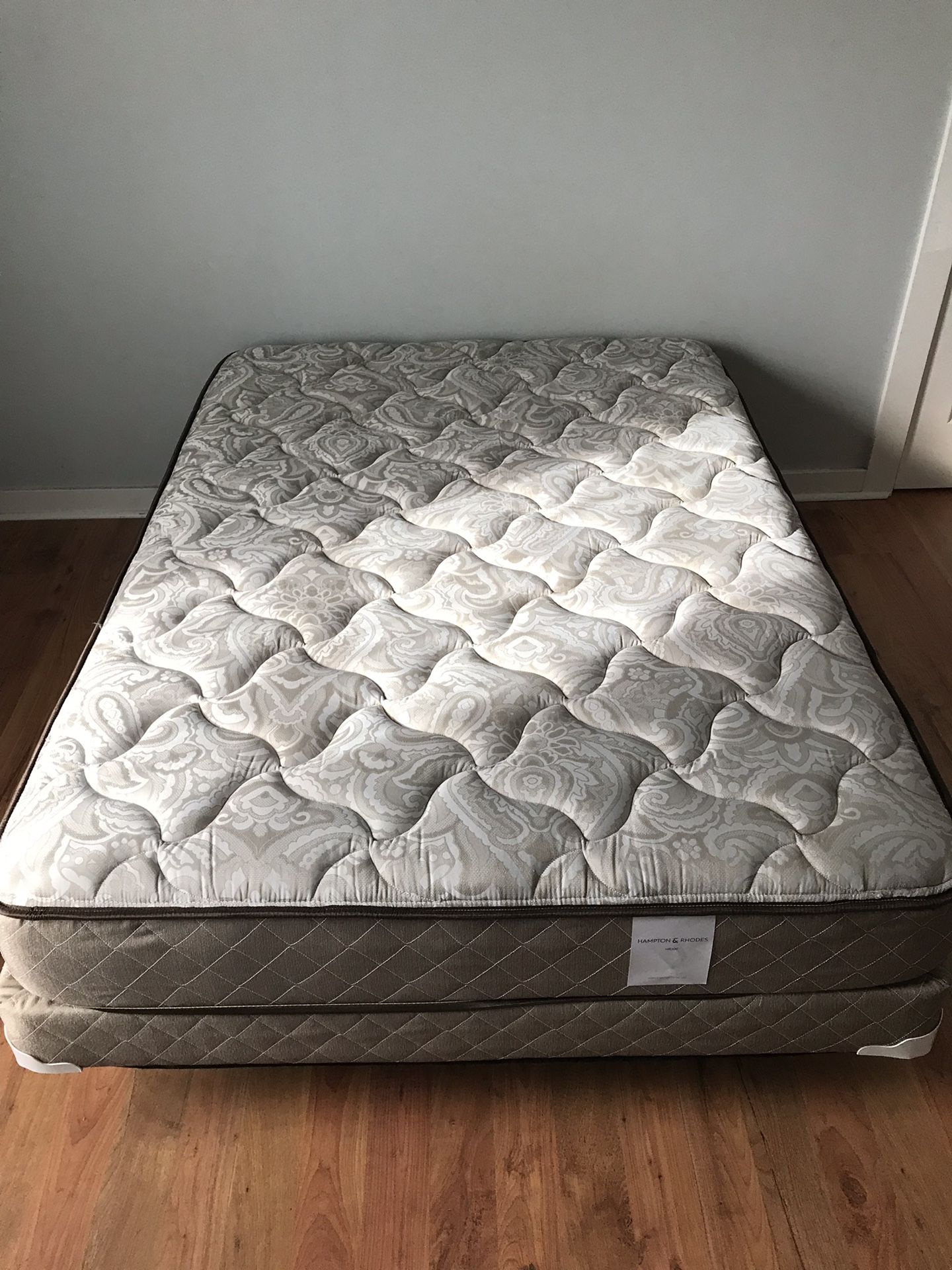 Like New Hampton & Rhodes HR300 Full Mattress and Box Spring with Metal Frame