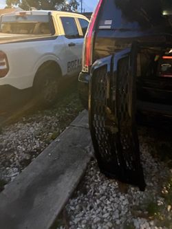 CHEVY SUBURBAN GRILL