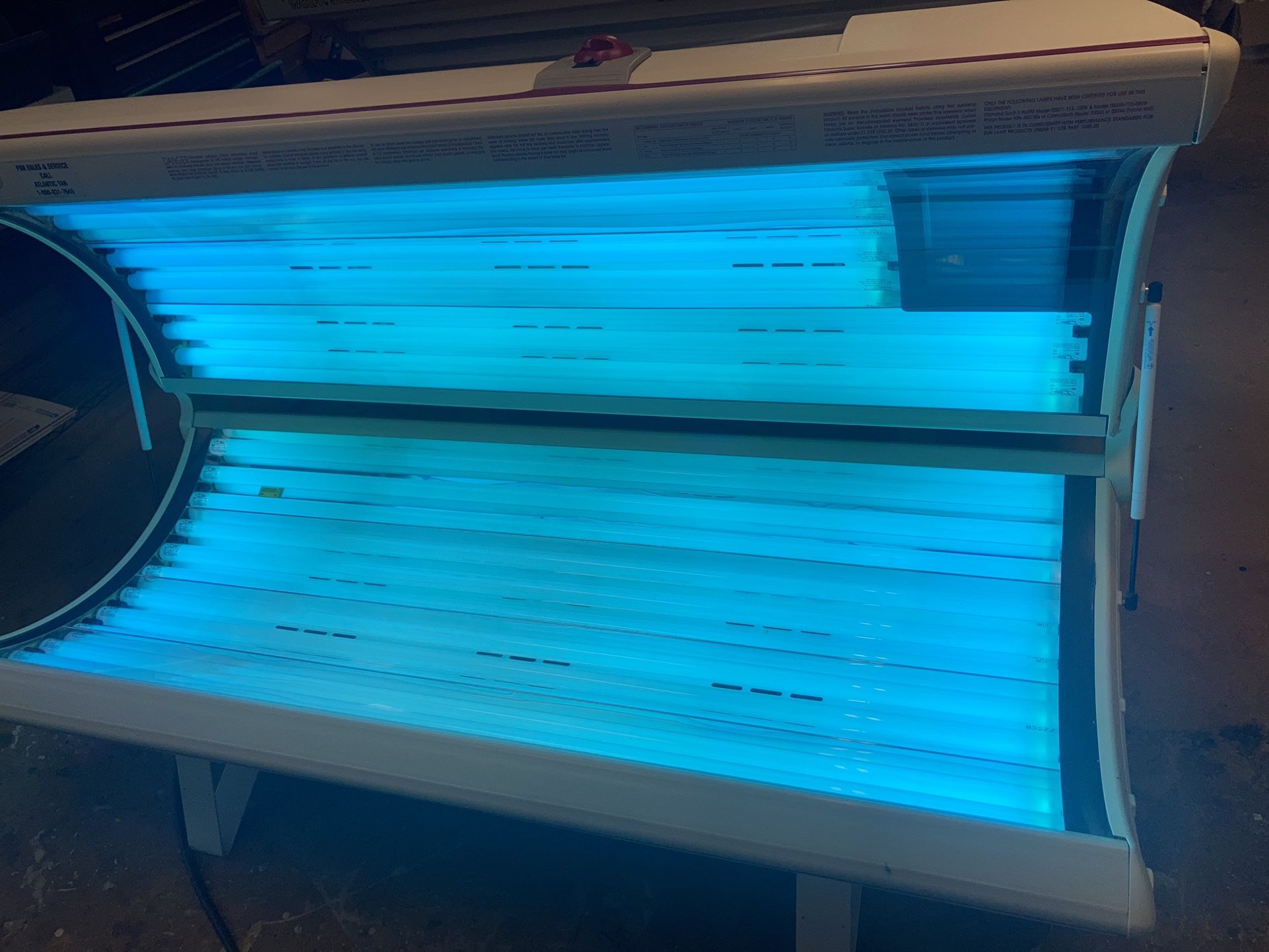 Wolff Sunvision 24 Lamp Tanning Bed. 24 Brand New Bulbs.