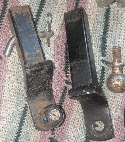 2 Tow Hitch And Balls