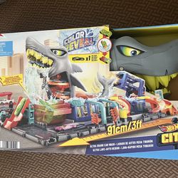 Hot Wheels City Ultra Shark Car Wash Color Reveal 