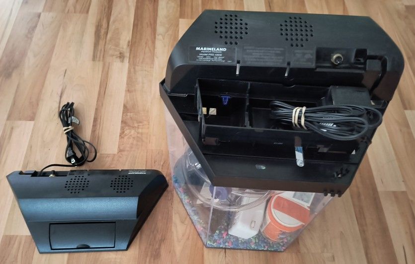 5 gallon fish Tank with accessories 