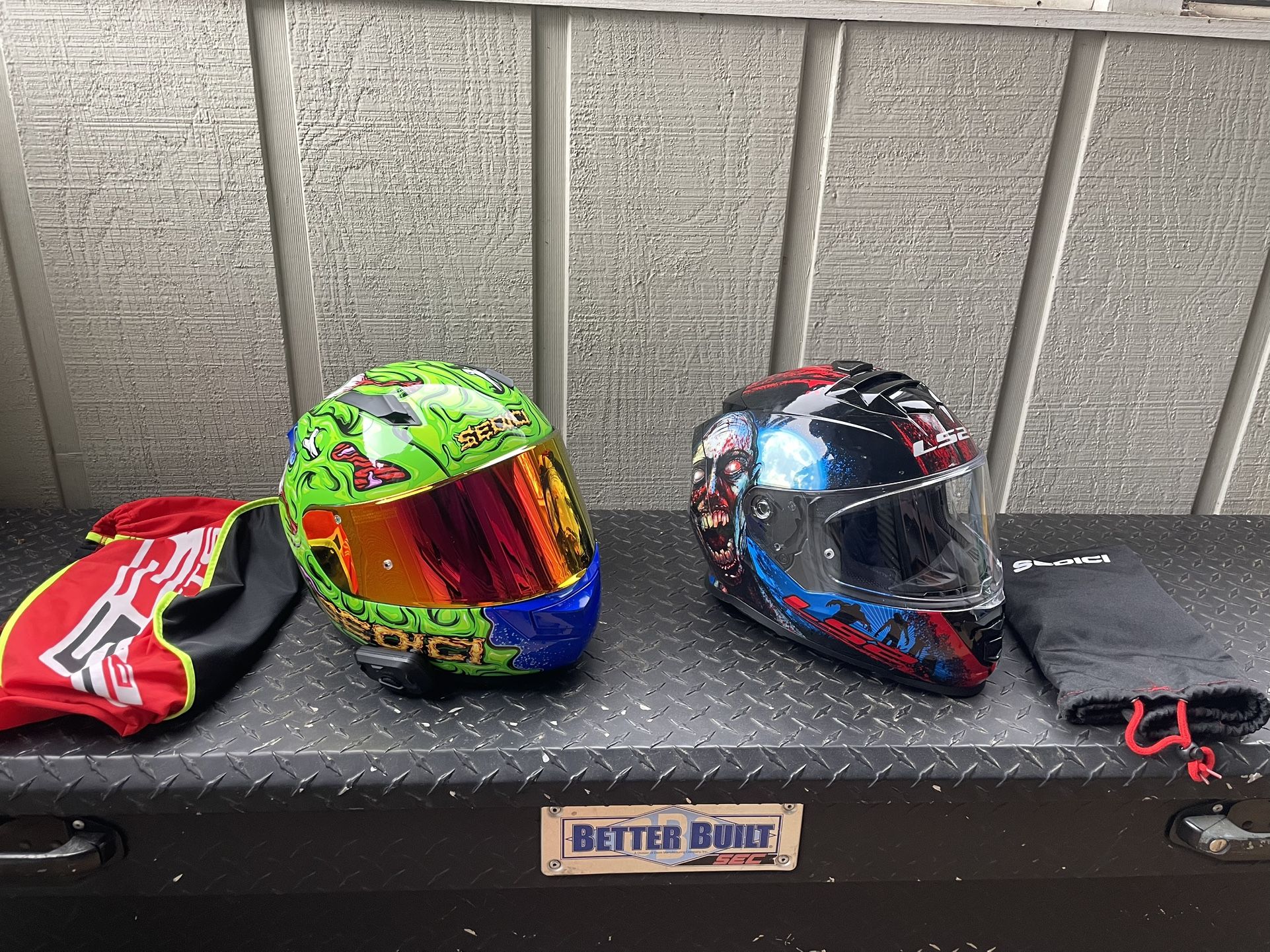 Motorcycle/scooter/Bike Helmets