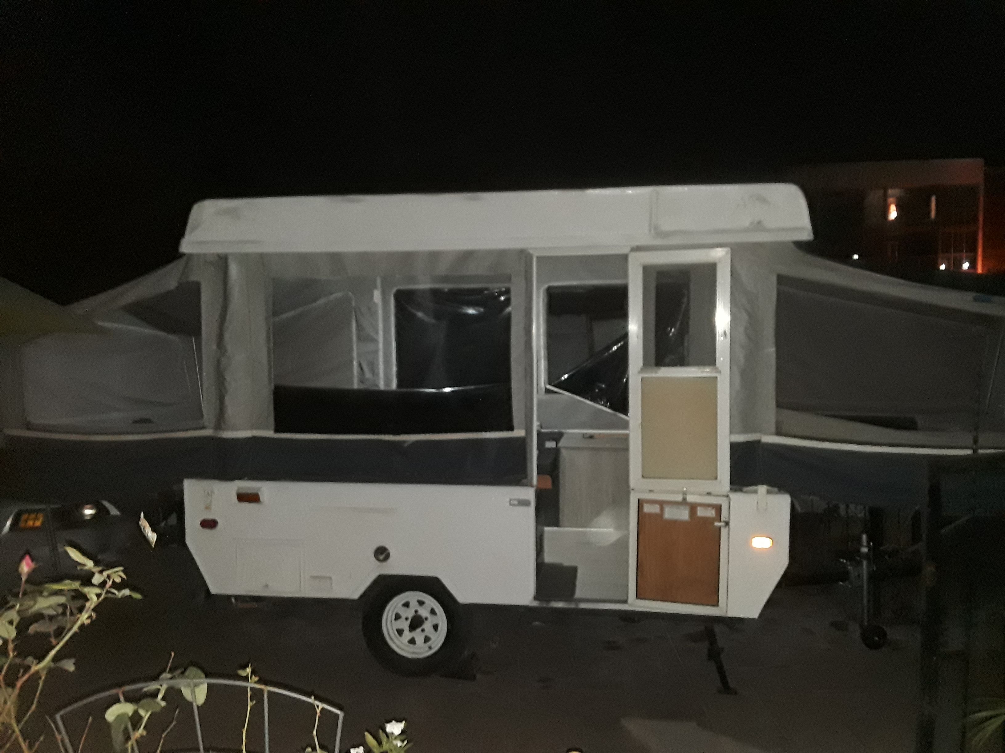 Pop up trailer/camper..