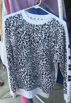 VS Pink pullover sweatshirt