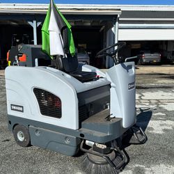 Nilfisk SW4000 Parking Lot Ride On Sweeper