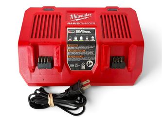 MILWAUKEE 18V LITH-ION DUAL BAY RAPID CHARGER 48-59-1802 (CMP129578)