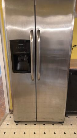 Refrigerator 33”