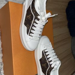 LOUIS VUITTON SNEAKERS