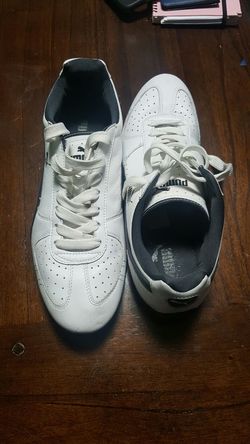 Man's Pumas shoes size 10.5