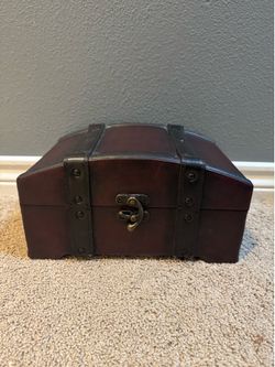 Decorative Vintage-Style Storage Chest