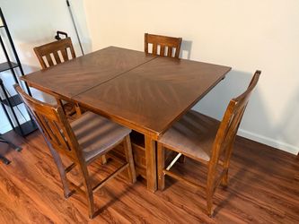 Table with 4 chairs