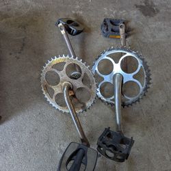 TWO VINTAGE SCHWINN CRANK SETUPS, ONE HAS BEARINGS COMPLETE THE OTHER DOESN'T AS SHOWN IN PICTURES 