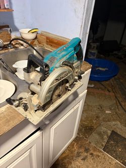 Makita 36V X2 Cordless Circular Saw — Untested