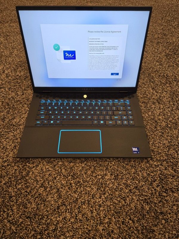 Alienware - m16 R2 16" 240Hz Gaming Laptop QHD Ultra i9 32GB RAM NVIDIA RTX 4070
