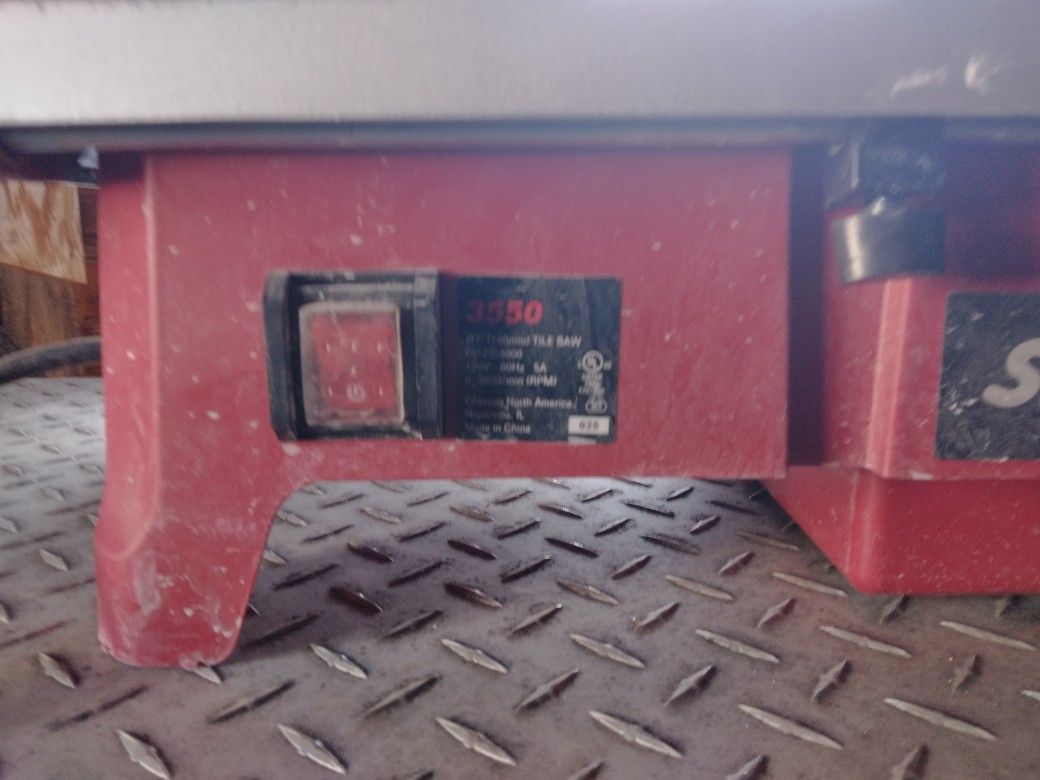 Skil Saw Wet Tile Saw 3550. Works Great. Just Upgraded