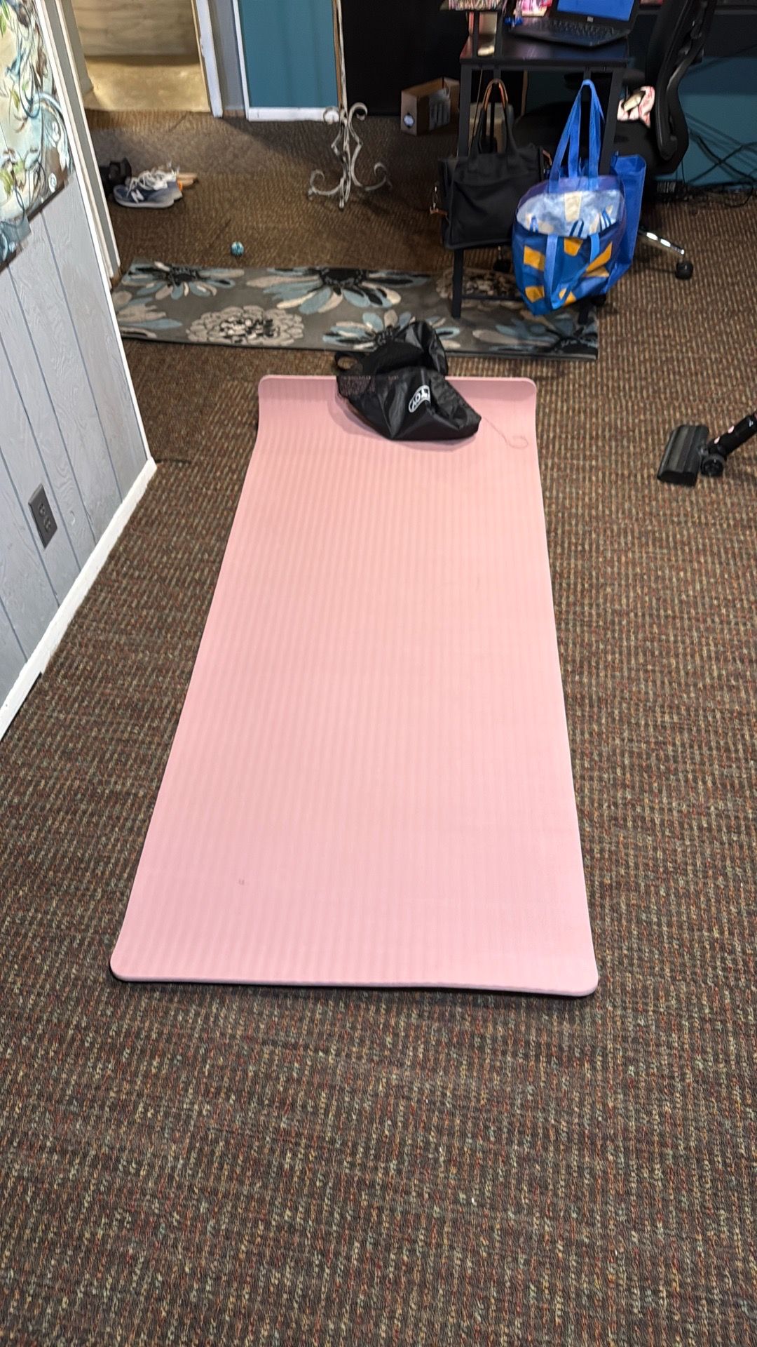 Large yoga mat (w cover)