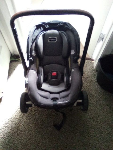 Evenflo Shyft Dualride Infant Car seat And Stroller Combo
