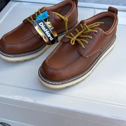 MEN SHOES SIZE 10W NEW 