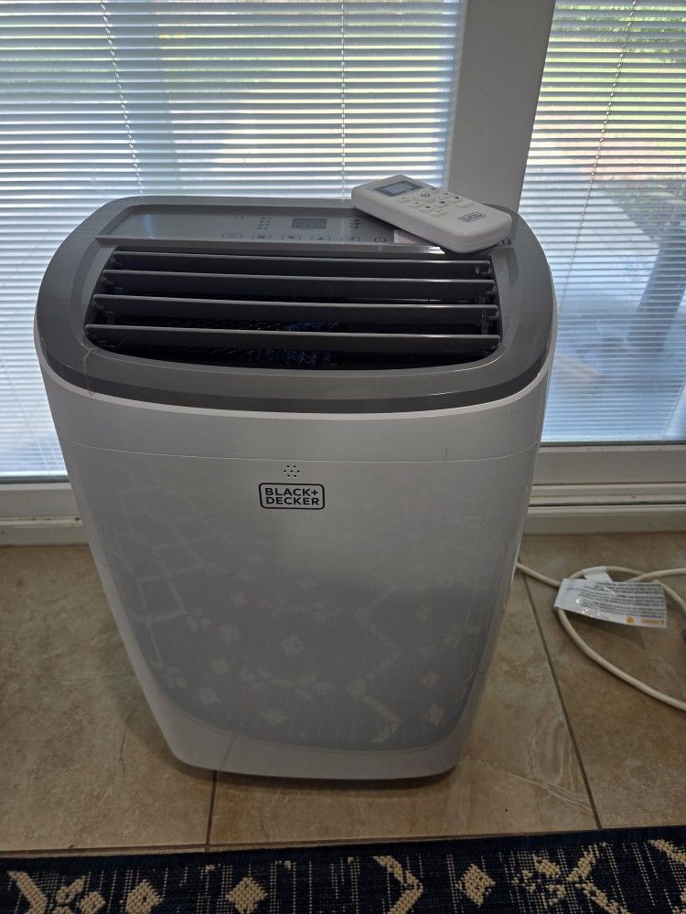 Black & Decker Portable Air Conditioner w/remote 