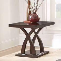 Jocelyn Espresso Cherry Classic End Table.   Note:- one leg had small crack and fixed please see picture.   Steve Silver Model # JL200EN   L-4776