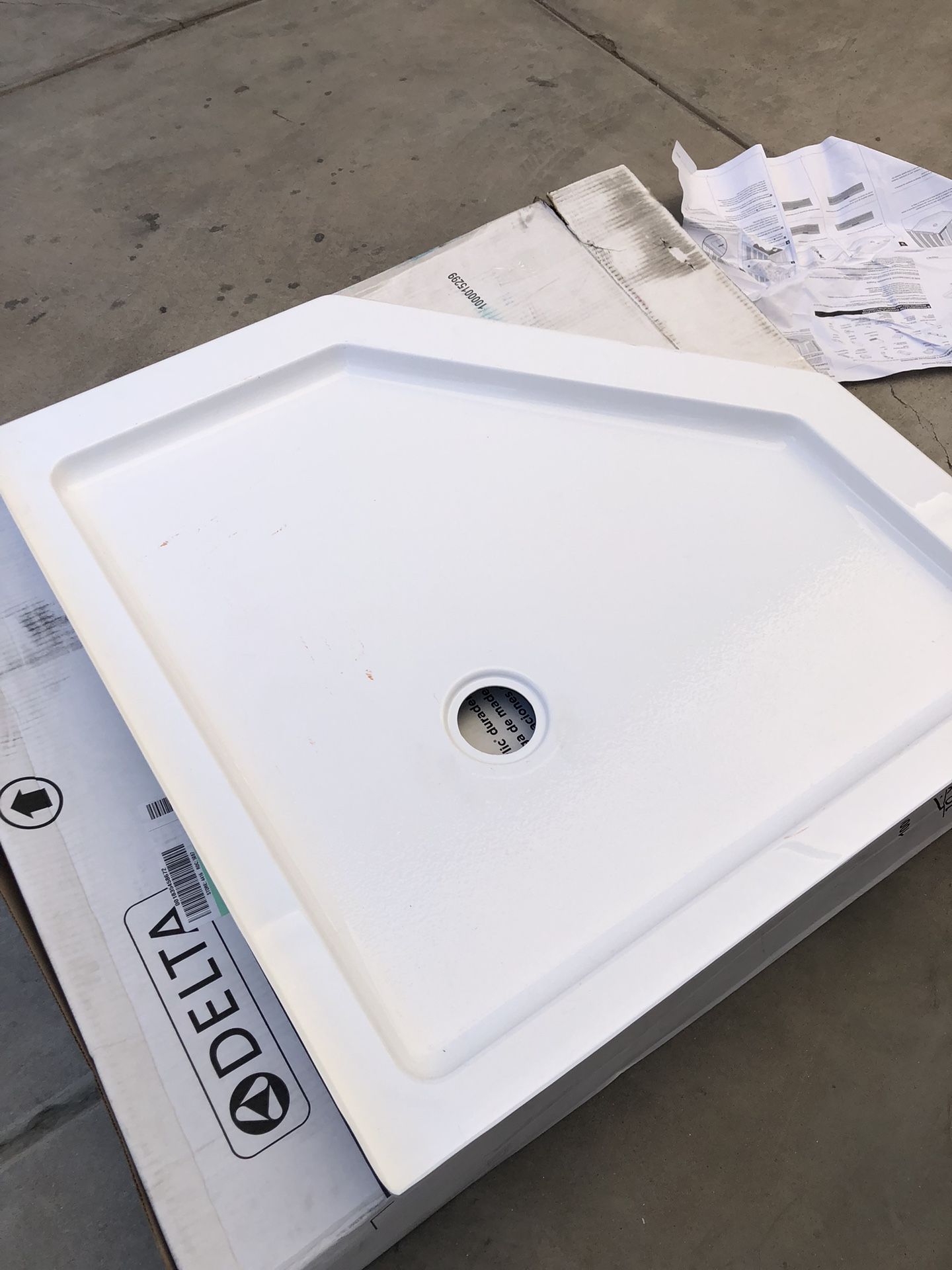 Delta 38 in. x 38 in. Neo-Angle Corner Shower Pan Base with Corner Drain in White